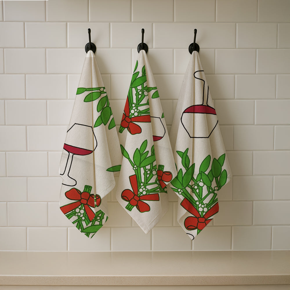 Mistletoe and wine Teatowel